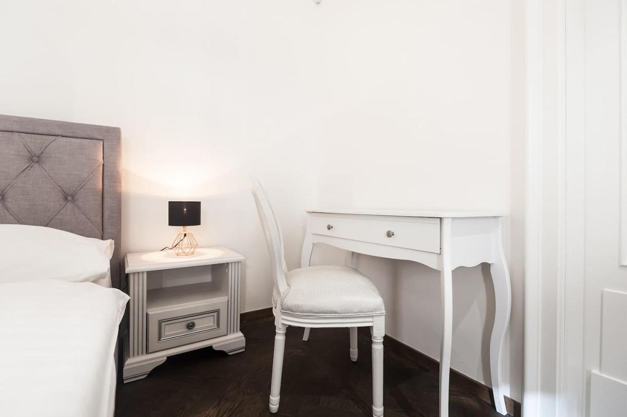 Palace Dlouha - Old Town Apartment Prag
